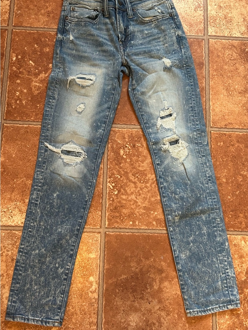 American Eagle Outfitters Distressed Light Blue Skinny Jeans size 28x32
